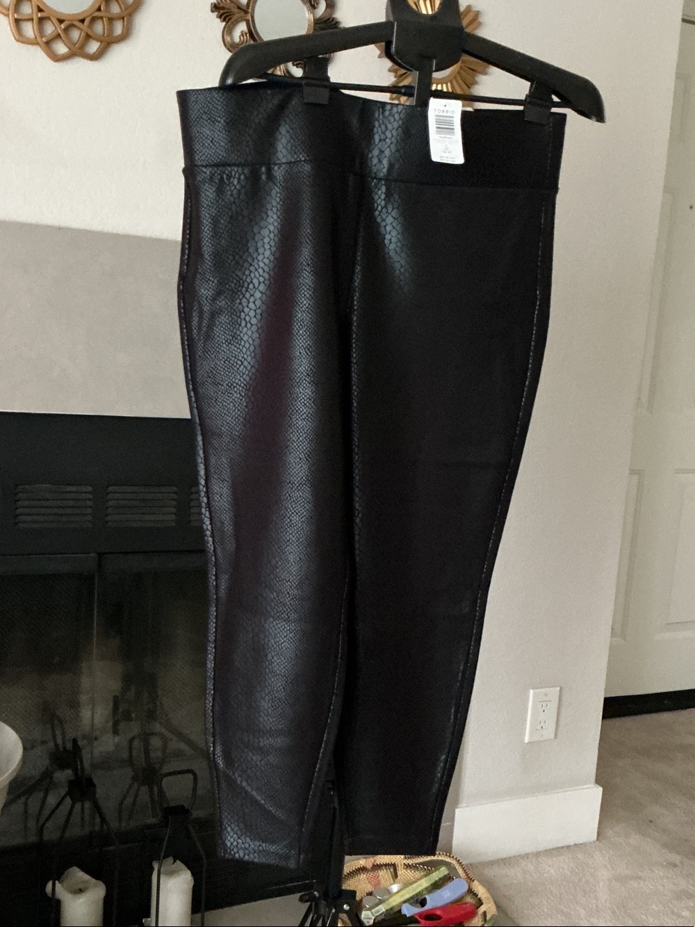 Women’s Faux Leather-Black croc shine slim fix pixie